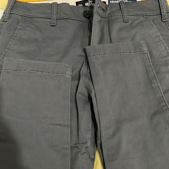 *BNWT* Hollister chino - Picture 2 of 2